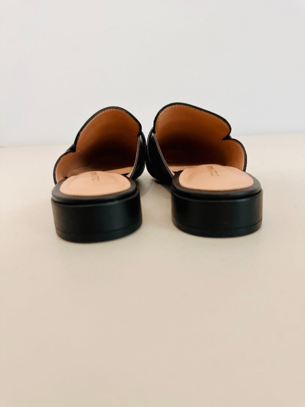 NEW COLE HAAN BLACK LEATHER SLIP-ON SLIDES MULES FLATS SANDALS 7B - Picture 4 of 8